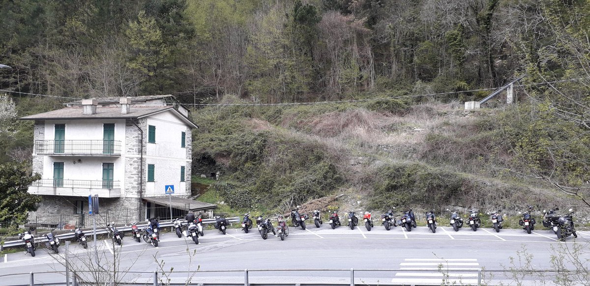 rptmtt's tweet photo. Le vere protagoniste... #raduno #tomcc #rst #Triumph #TriumphistiGrifoni #OnTheRoad https://t.co/2EYtss1ce7
