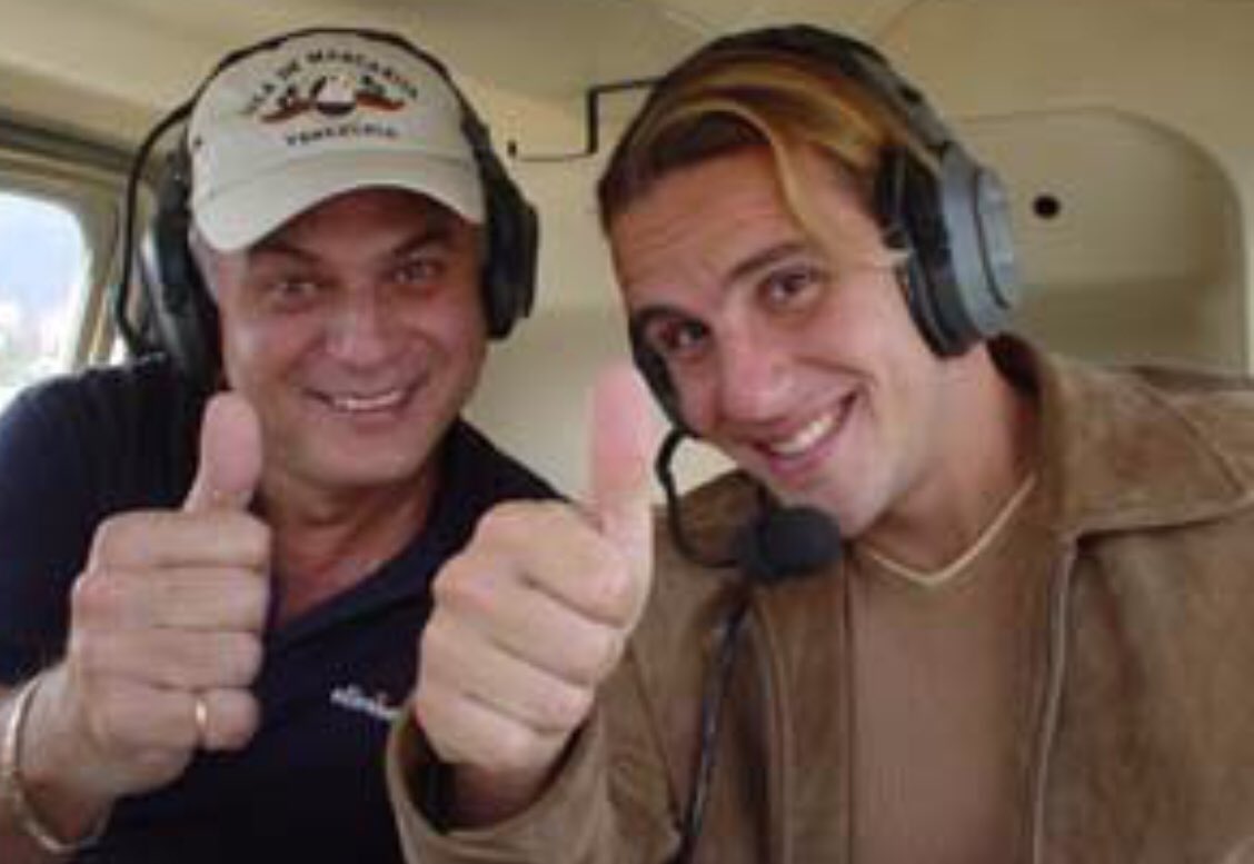 gustavopierral's tweet photo. Hace un año , 6 de Abril , Alejandro decidió volar al cielo , un hijo muy querido que Dios recibió para darle Paz y Amor a su Alma . Hoy vuelas libre ,abriendo tu alas como siempre me decías .
Y una Luz eterna , brilla en Ti Juventud . Gracias por Existir !!! https://t.co/worTp37gso