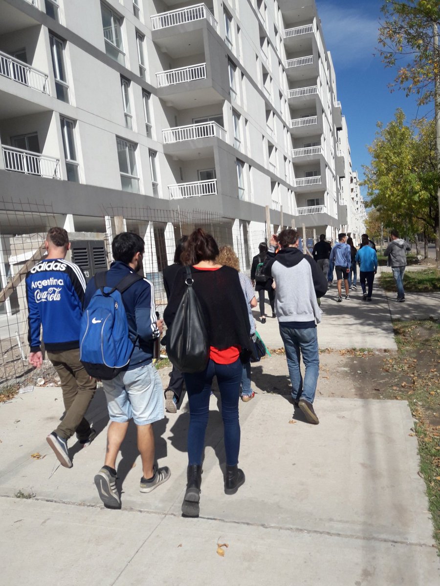 LaBoca_RyP's tweet photo. #AHORA levantamos las voces sobre el derecho a la vivienda y a los espacios públicos, queremos una ciudad para todos.
#HayOtroCamino https://t.co/r2AQ7180lc