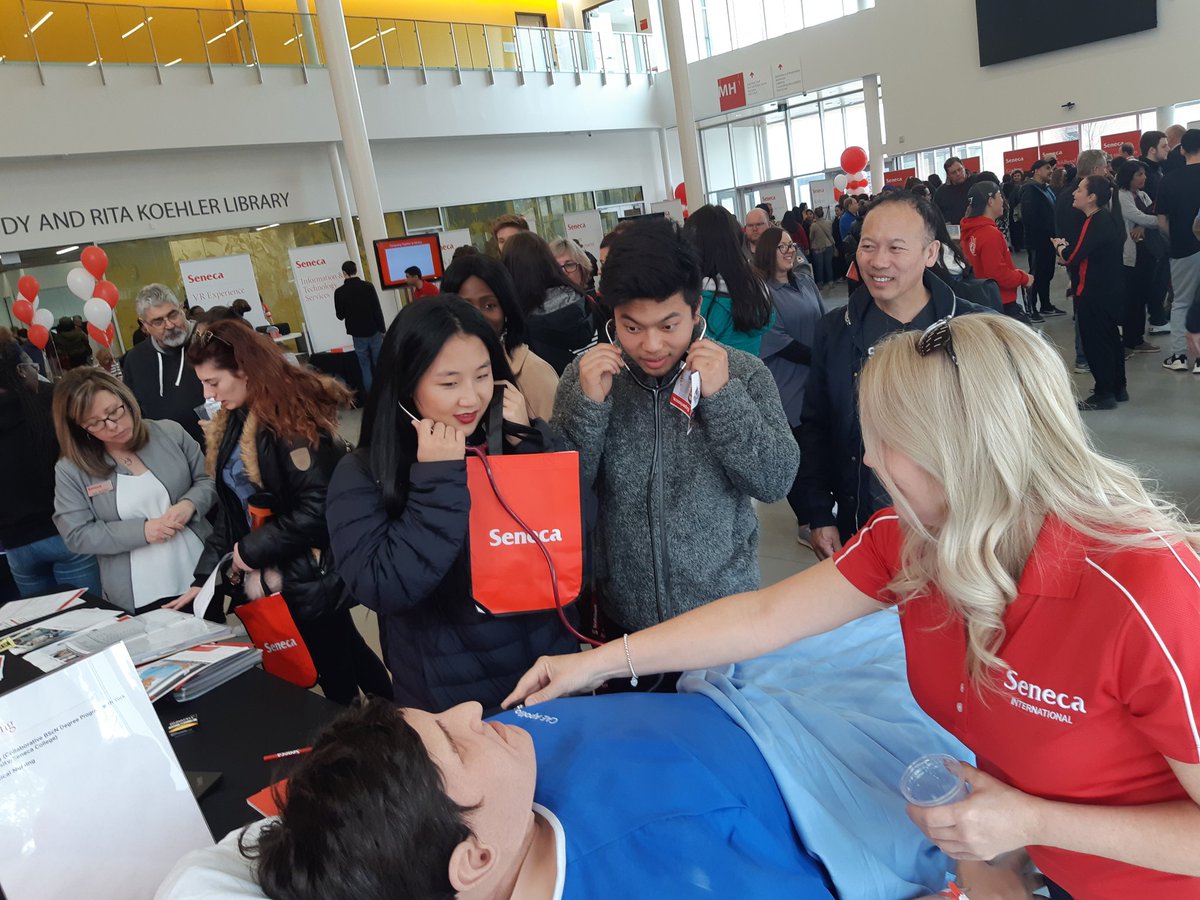 nkoniuch's tweet photo. Apollo is sooo happy there are future Nurses in the house! @SenecaCollege #StartAtSeneca #SenecaKing  #OpenHouse https://t.co/nNCmsblc1b