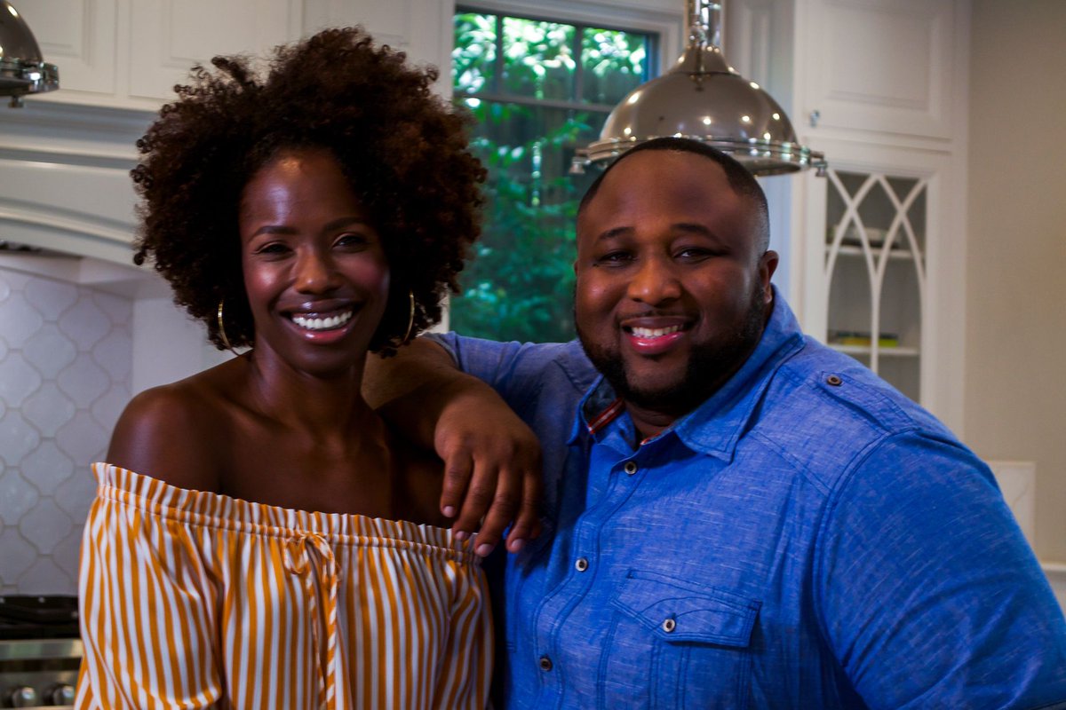 mycleotv's tweet photo. Catch back-to-back episodes of #NewSoulKitchen with @Chefjernard and Chef @porschethomas as they get down in the kitchen. Porsche cooks up a Vegan Sesame Hokey Pokey Bowl and the #ChefOfLove dishes out a Primavera StuffedChicken. 🤤 #Mouthwatering 1230/1130c #CLEOTV https://t.co/7aKgolZWBL