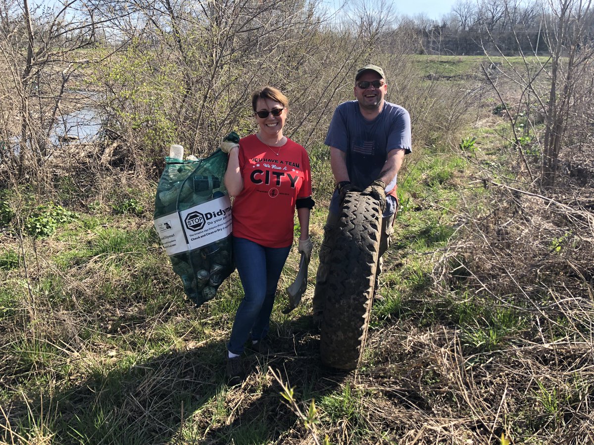 Brooke_Givens's tweet photo. A beautiful day to pick up a lot of ugly trash along the Blue River. #PBRR #KCTrashTag @KCMOwater https://t.co/eGxyYfZBRS