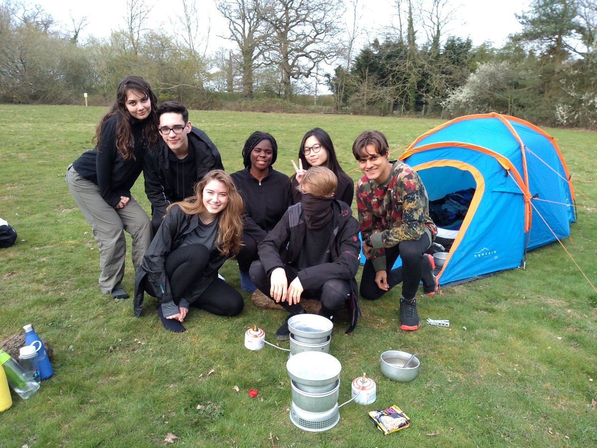 dgsdofesilver's tweet photo. Team James getting ready for dinner. @DGS6thform @DartfordGS https://t.co/HdanAzeJ7B