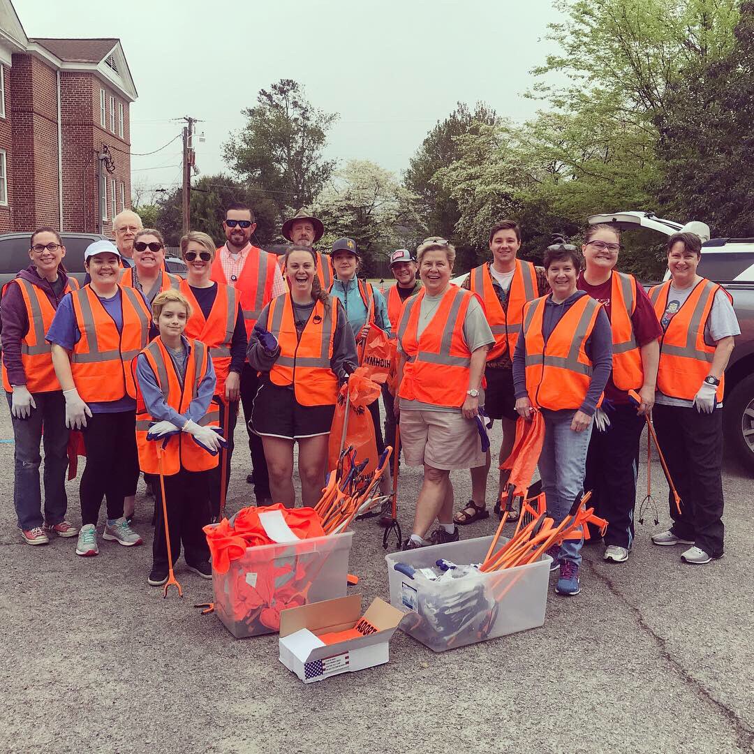 Thank you to all of our volunteers who helped clean up our neighborhood this morning! We picked up lots of trash and raked lots of leaves! #greatamericancleanup <a href="/goodcleanfun803/">KMB</a> <a href="/PalmettoPride/">PalmettoPride</a> <a href="/CityofColumbia/">City of Columbia</a> #earlewood