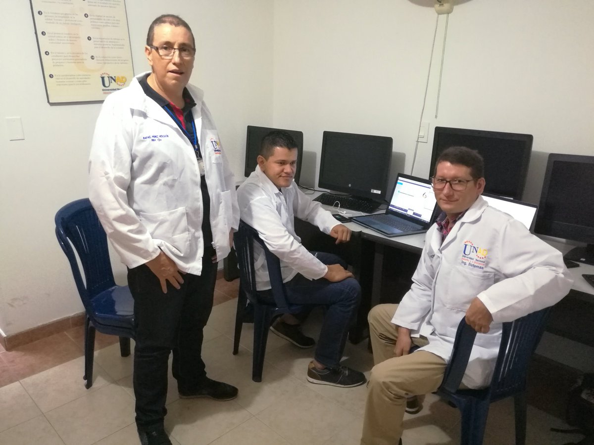HolgunPrez's tweet photo. El @unadceadyopal de nestra @UniversidadUNAD en prácticas de Ensamble y Mantenimiento de Computadores. @johnfmontes, @Alex_AparicioR, @figueredo_john, @MadelRosarioMVZ, @ClaudioCamiloG1, @jaime, @edisonrojas83 @RedEUNAD, #VidaIniversitaria, #EnsamblePC2019 https://t.co/Ka9vD2c1iA https://t.co/Fs6lgJ4dBu