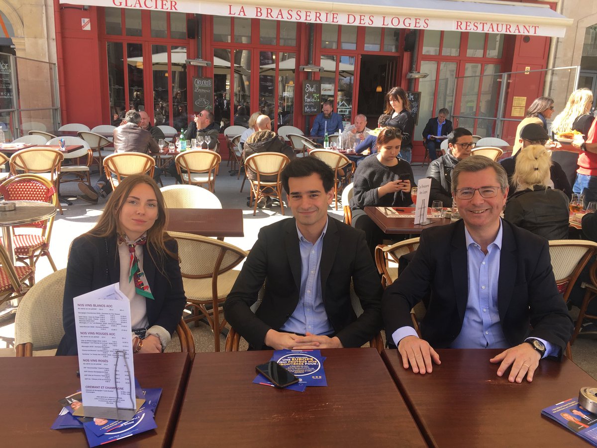 emmanuelbichot's tweet photo. Merci à ⁦@auraneReihanian⁩ pdt ⁦@jeunesreps⁩ pour sa visite à Dijon ⁦@AmbrineMDijon⁩ ⁦@AdrienRevers⁩ ⁦@SChevalierDijon⁩ #Dijon #LR https://t.co/DLVTdJKlHS