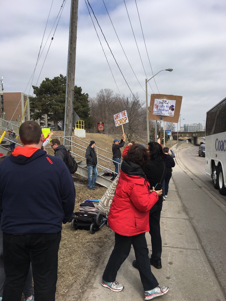 Getting honks at our own little protest on Leslie Street! Woot! Woot! #RallyForEducation #OSSTF