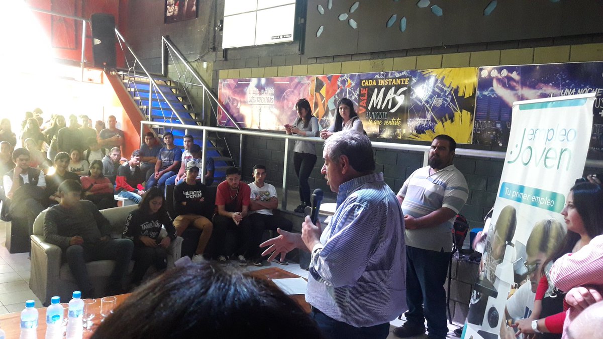 IreneYoma's tweet photo. Hoy en Chepes, más de 200 jóvenes firmaron el convenio de adhesión al #ProgramaJovenes . Excelente trabajo @ggarodriguez , Excelente gestión por herramientas para los jóvenes riojanos @JulioMartinezLR ! https://t.co/Q7bEogTJoU