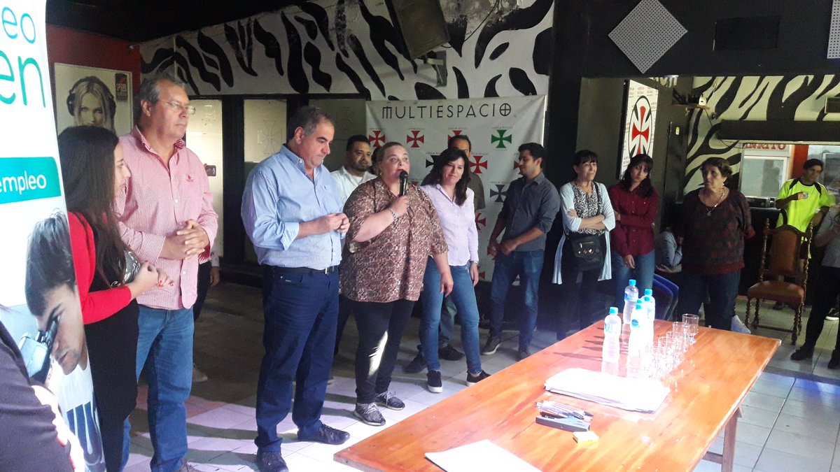 IreneYoma's tweet photo. Hoy en Chepes, más de 200 jóvenes firmaron el convenio de adhesión al #ProgramaJovenes . Excelente trabajo @ggarodriguez , Excelente gestión por herramientas para los jóvenes riojanos @JulioMartinezLR ! https://t.co/Q7bEogTJoU