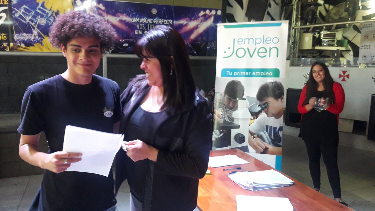 IreneYoma's tweet photo. Hoy en Chepes, más de 200 jóvenes firmaron el convenio de adhesión al #ProgramaJovenes . Excelente trabajo @ggarodriguez , Excelente gestión por herramientas para los jóvenes riojanos @JulioMartinezLR ! https://t.co/Q7bEogTJoU