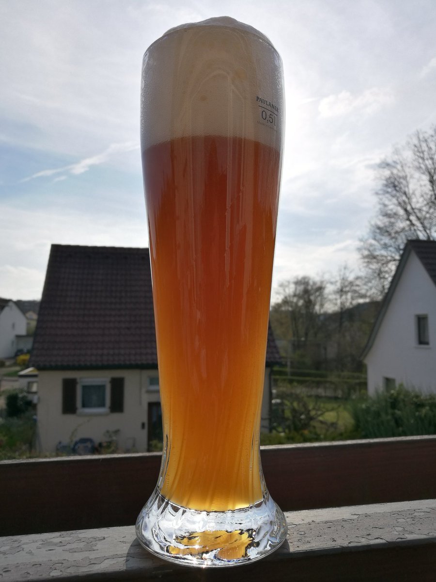 KaeptnKnut's tweet photo. Grillen mit #Eigenbier. #Hach. 38 ° Weizen mit einem Spritzer #Comet. IST das lecker! #Homebrew #Biertweet fast vergessen 😉 https://t.co/IodXWHwzUC
