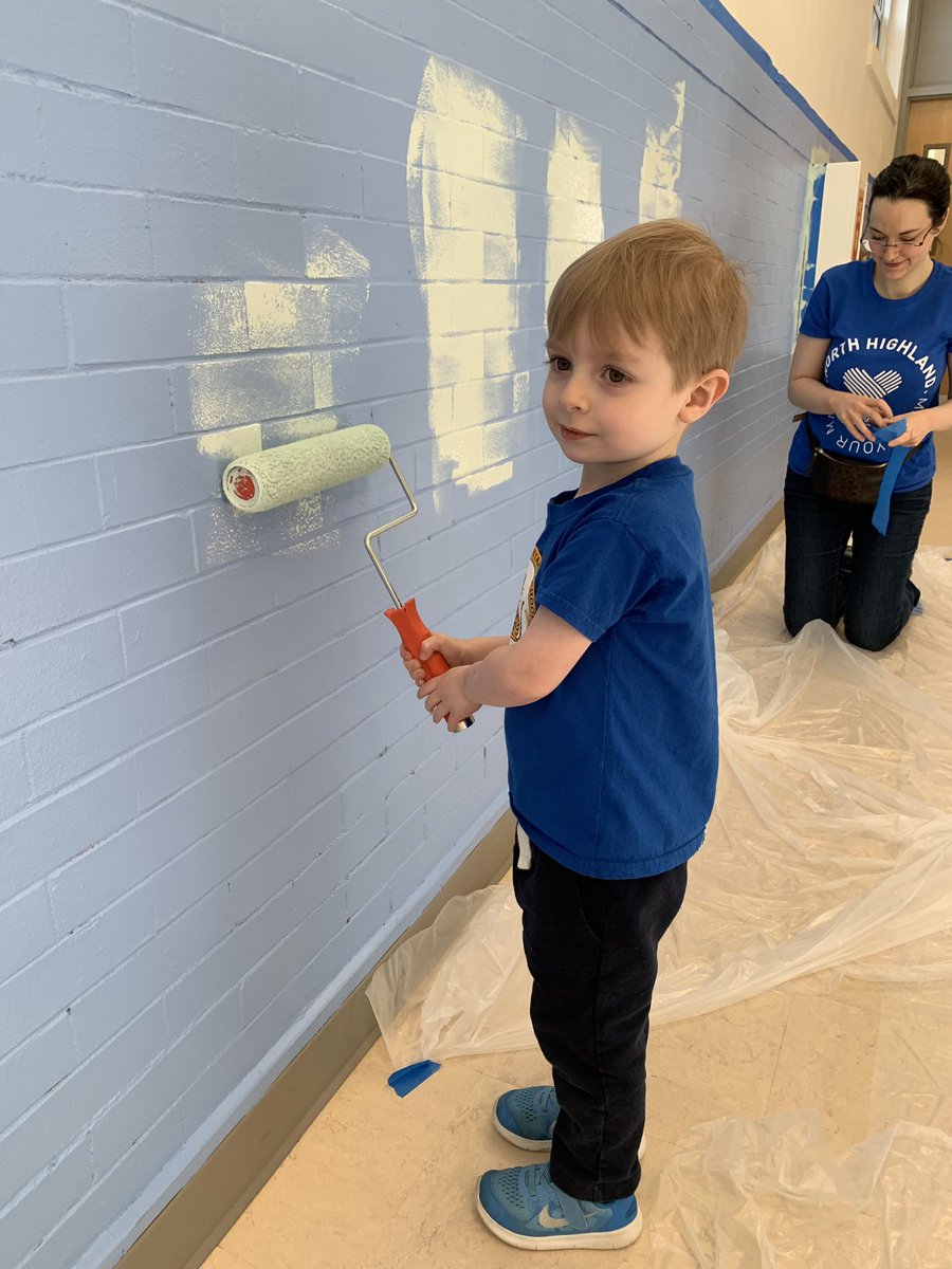 LangleyDCPS's tweet photo. Hard at work at Langley! We’ve surpassed 100 volunteers! #langleyelementary @northhighlandconsulting @roroslebanese @dcpublicschools @zacharysboe5 #dogb2019 #DC #kids #school #eckingtondc #bloomingdaledc https://t.co/O4te7zBLbM