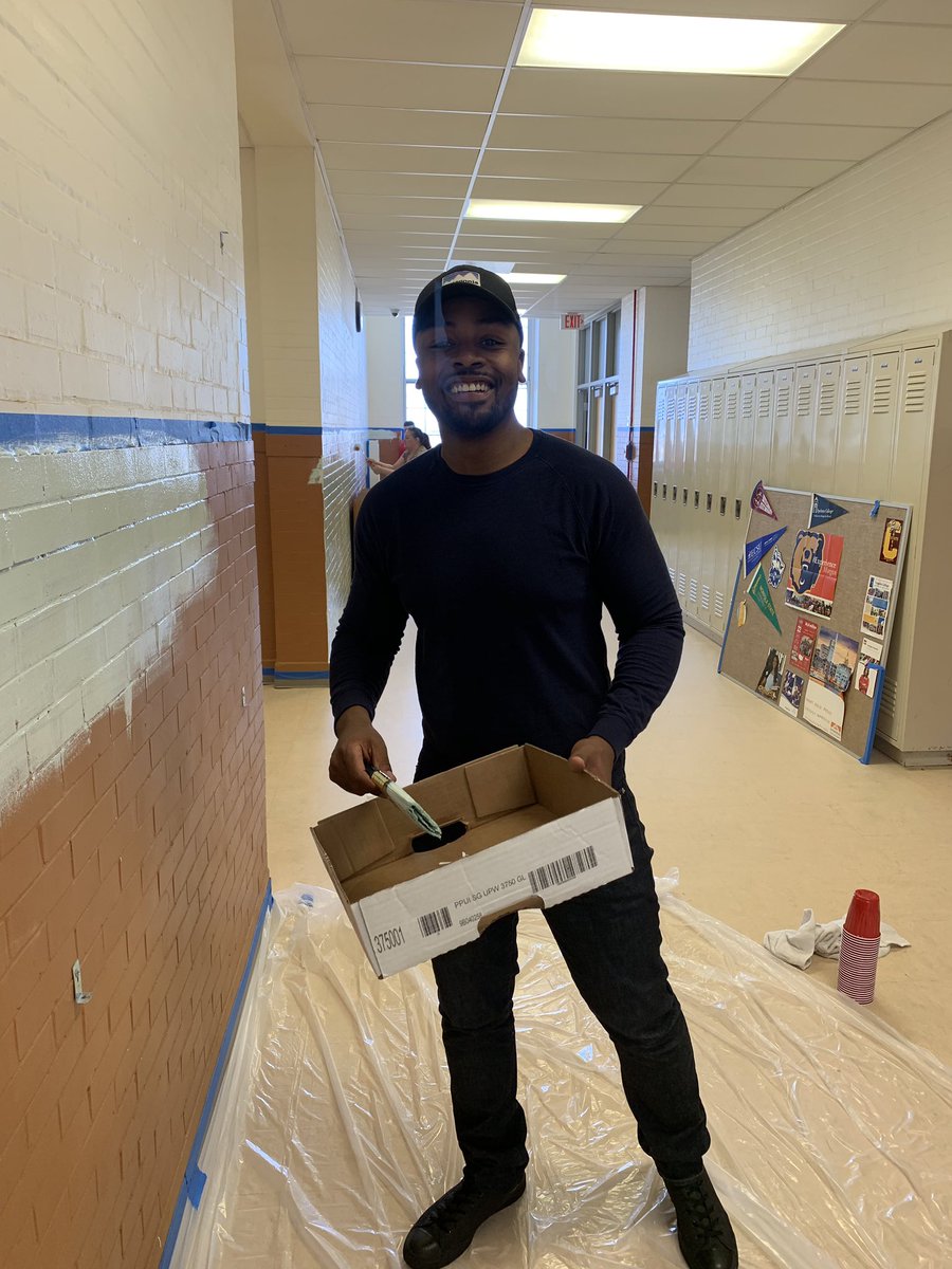 LangleyDCPS's tweet photo. Hard at work at Langley! We’ve surpassed 100 volunteers! #langleyelementary @northhighlandconsulting @roroslebanese @dcpublicschools @zacharysboe5 #dogb2019 #DC #kids #school #eckingtondc #bloomingdaledc https://t.co/O4te7zBLbM