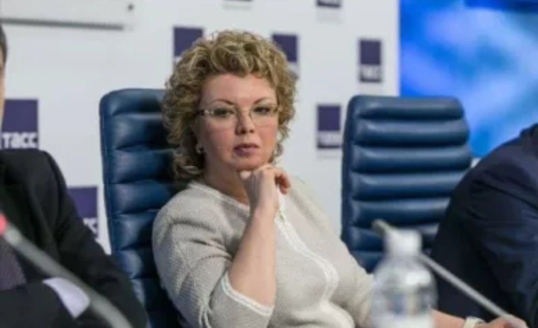 Депутат Госдумы от Единой России Елена Ямпольская призывает пенсионеров выйти из зоны комфорта, отказавшись от пенсий и поработать 5/8 лет. Одновременно заявляя, что любой, кто против пенсионной реформы-аморален.