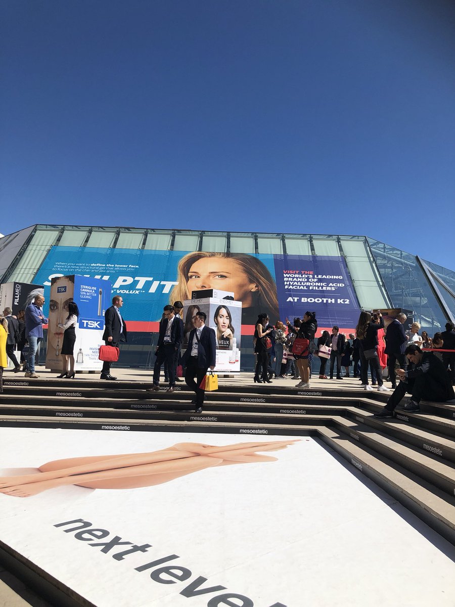 FormeAcademy's tweet image. Thank you #AMWC2019 the LBF training team learned lots, laughed lots and are excited about future training opportunities. DM us for more #anatomy #dissection #medicalaesthetics