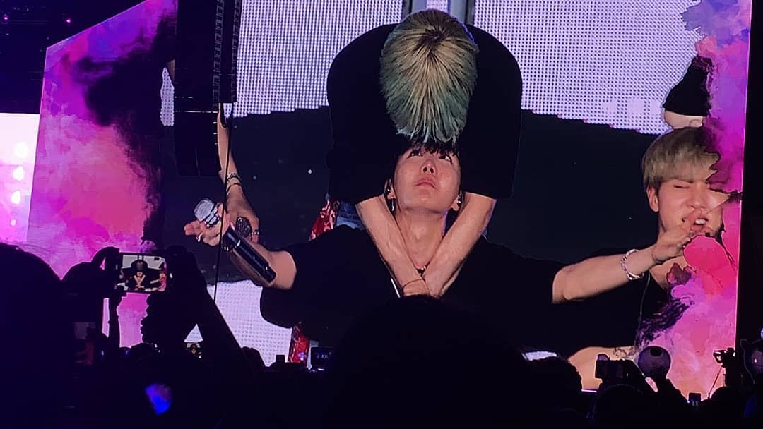 vhope137's tweet photo. I'm not ready!! He really really ready to kiss him back 😭😭😭💞💞💞

#vhope 
#vope
#vhopeisreal https://t.co/t9BNByotKW