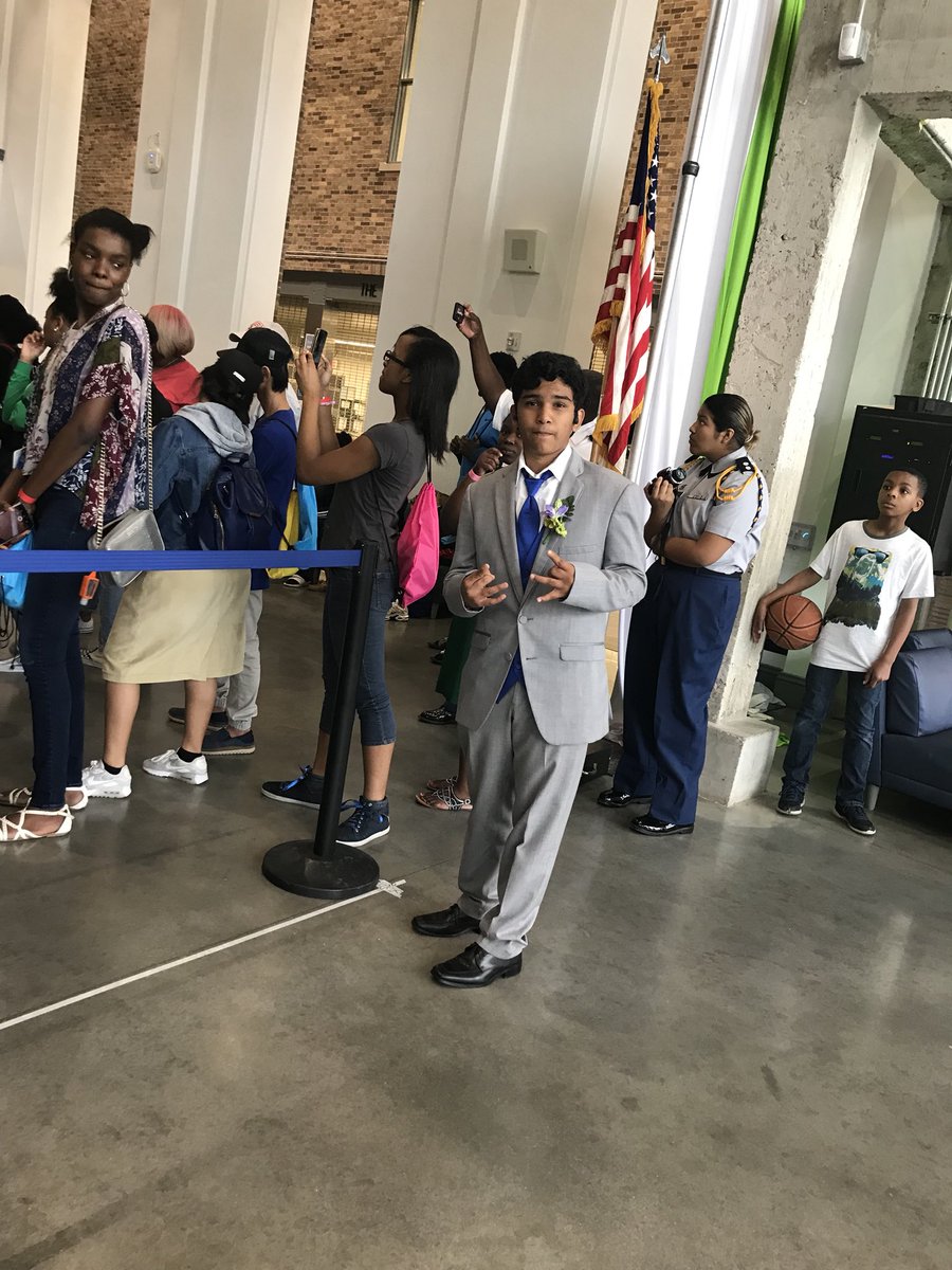 HISDHEO's tweet photo. A few pictures from our fashion show! #HISDProjectProm2019 https://t.co/R94BWW8XN7