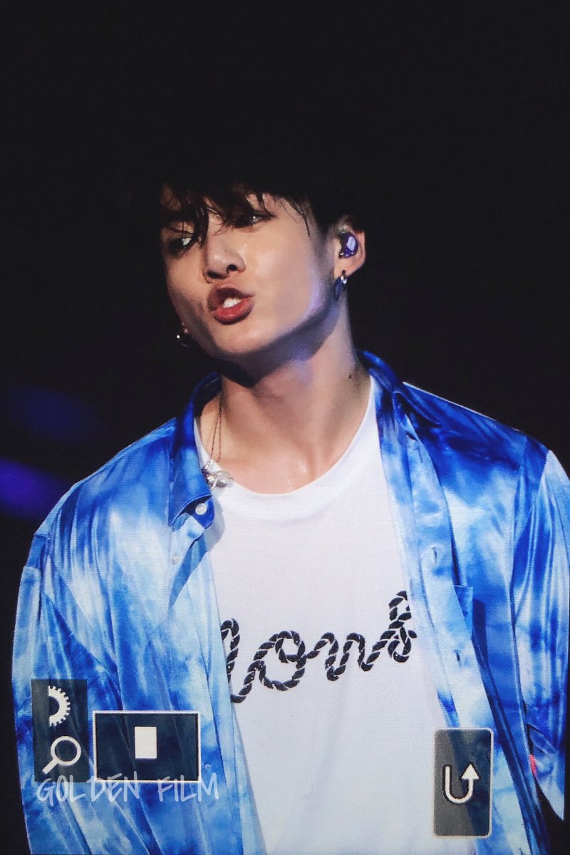goldenfilm_jk's tweet photo. 190406 LYS BKK
😘❤️
#정국 #JUNGKOOK #방탄소년단 #BTS
@BTS_twt https://t.co/DaSdY4T99G