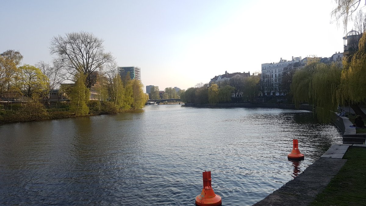 KatvanBronswijk's tweet photo. Berlin, du kannst so schön sein. Rückweg vom #PPT15 #lifeofPiA https://t.co/VuolrVLVEe
