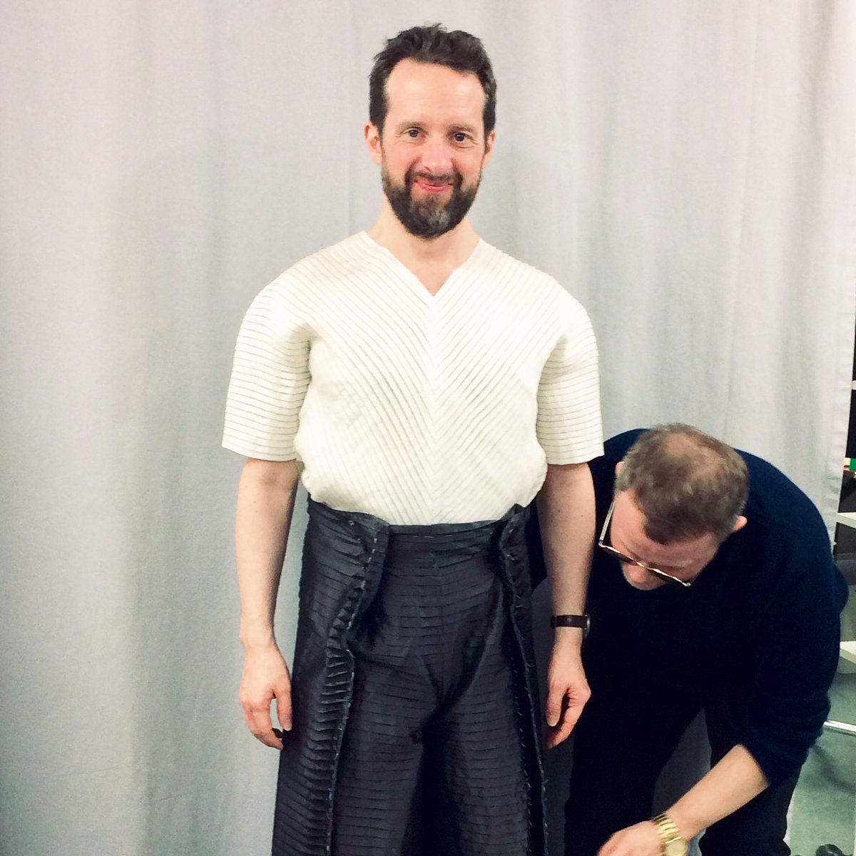 First costume fitting for Tristan und Isolde... Work in progress of course, but rather liking my Kurwenal costume... I was thinking ‘Star Wars meets Issey Miyake’ 😎... “Use the force, Tristan”... #opera #wagner #StarWars #dramaticallybaritonal #tristanundisolde