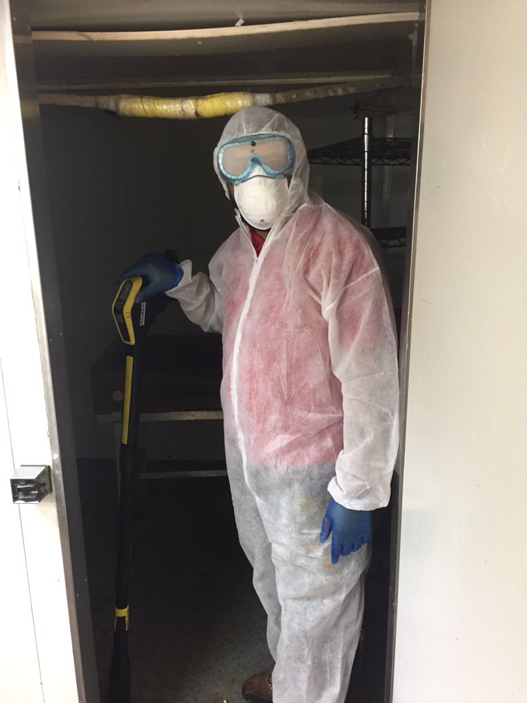 VPCLondon's tweet photo. Well done to our team done great job in Fulham London , client was very happy walk in freezers #Meatshop #London #Jetwash https://t.co/u5WzGpArR1