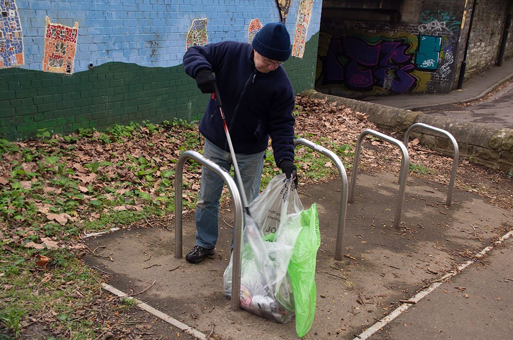 vpagbristol's tweet photo. More pics from this morning's #VicPark #springclean @BrisParksForum @bristolparks @morss_alex @keenogrows @sbristolvoice 2/2 https://t.co/A6CVt97mS8