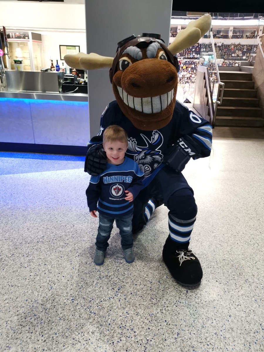 bre_02's tweet photo. #GoMooseGo https://t.co/9HKBvvKO0t