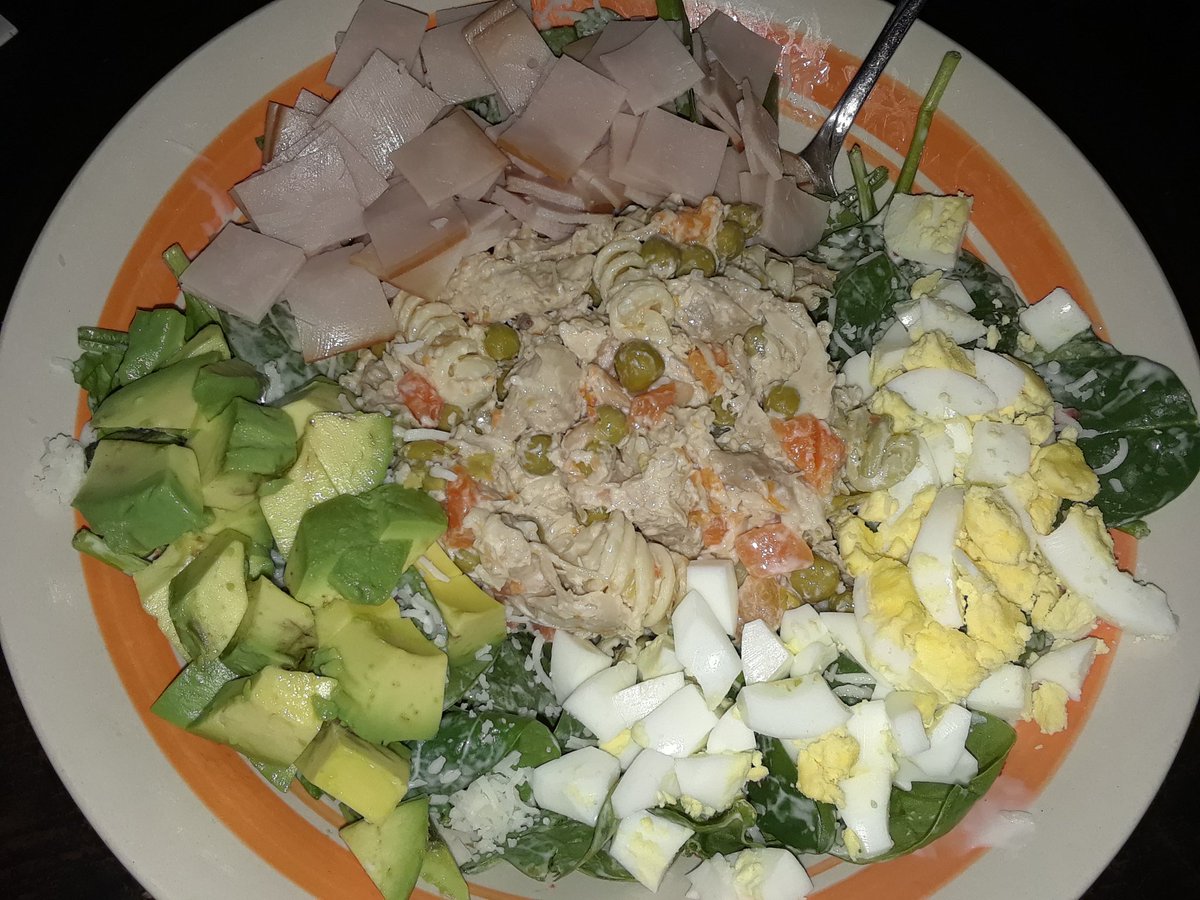 FrankIF4's tweet photo. I choose the food😎, my wife makes it look pretty❤️ #wekeepmakinggains #fitness #weeattolooseweight #franki.f #afterworkoutmeal #breakfestat3pm #getfitordietrying https://t.co/N2HqR0152z