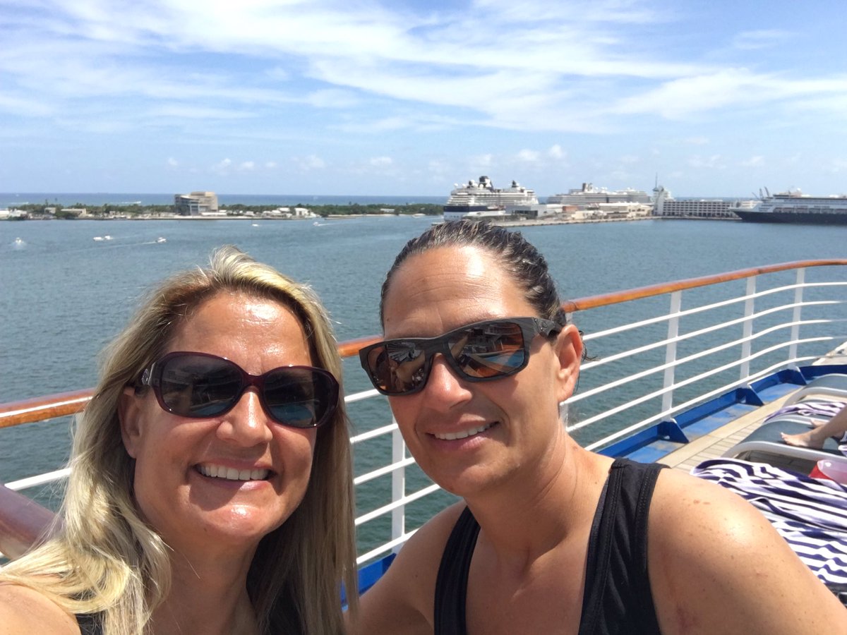 annabelknaplv's tweet photo. Letβs GO!! #letsgetshipfaced #cruisinandboozin #girlstrip https://t.co/ykJUn1Ul9l