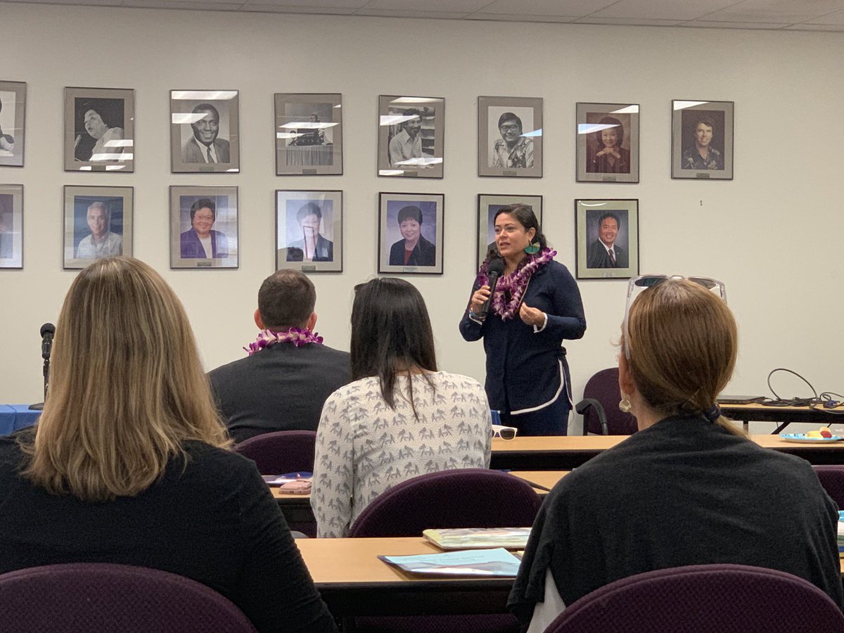 MiliLaff's tweet photo. “What is one way you can foster ☮️ in service to your community?”  

Opening thoughts from @ceedsofpeace co-founder Dr. Maya Soetoro-Ng at today’s @HSTAvoice #SocialJusticeSummit https://t.co/KMkHPCUP1g