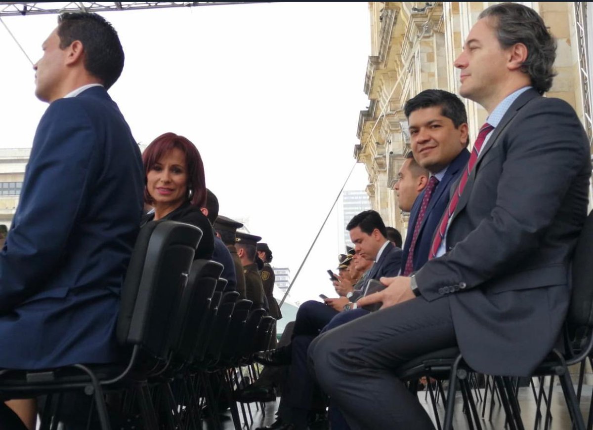 OlgaVictoriaRC's tweet photo. Buenas nuevas para @Bogota @EnriquePenalosa e @IvanDuque le cumplen a Bogotá con más + Seguridad 1500 patrulleros, 150 Policías Mujeres de Tránsito y 500 Policías Auxiliares. 
Asistimos a este evento con el Presidente y Senador del @PartidoMIRA @carlos_guevara ,@irmalherrera https://t.co/sY6ZTDjR8k