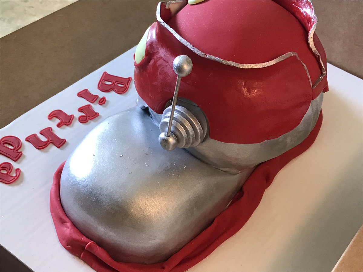 JesseWittenrich's tweet photo. Check out the custom cake my GF had made for my birthday!!
#redman #reddofight #redcake #toku #tokusatsu #kaiju @tsuburayaprod https://t.co/lfWkcpyk5p