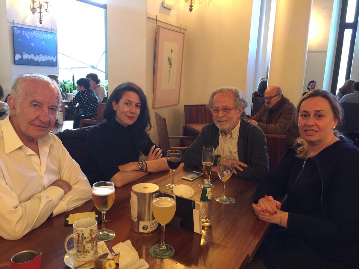 FICARQFEST's tweet photo. El equipo de ficarq, Ana muriel (Directora), Liset Halley (Subdirectora), Ester Roldán (Comisaria de Arquitectura), invitados a la 21 Semana del cortometraje de la Comunidad de Madrid #semanadelcorto, con distinguidas personalidades como Fernando Colomo y Arantxa Echevarría https://t.co/2VGYtmy71g