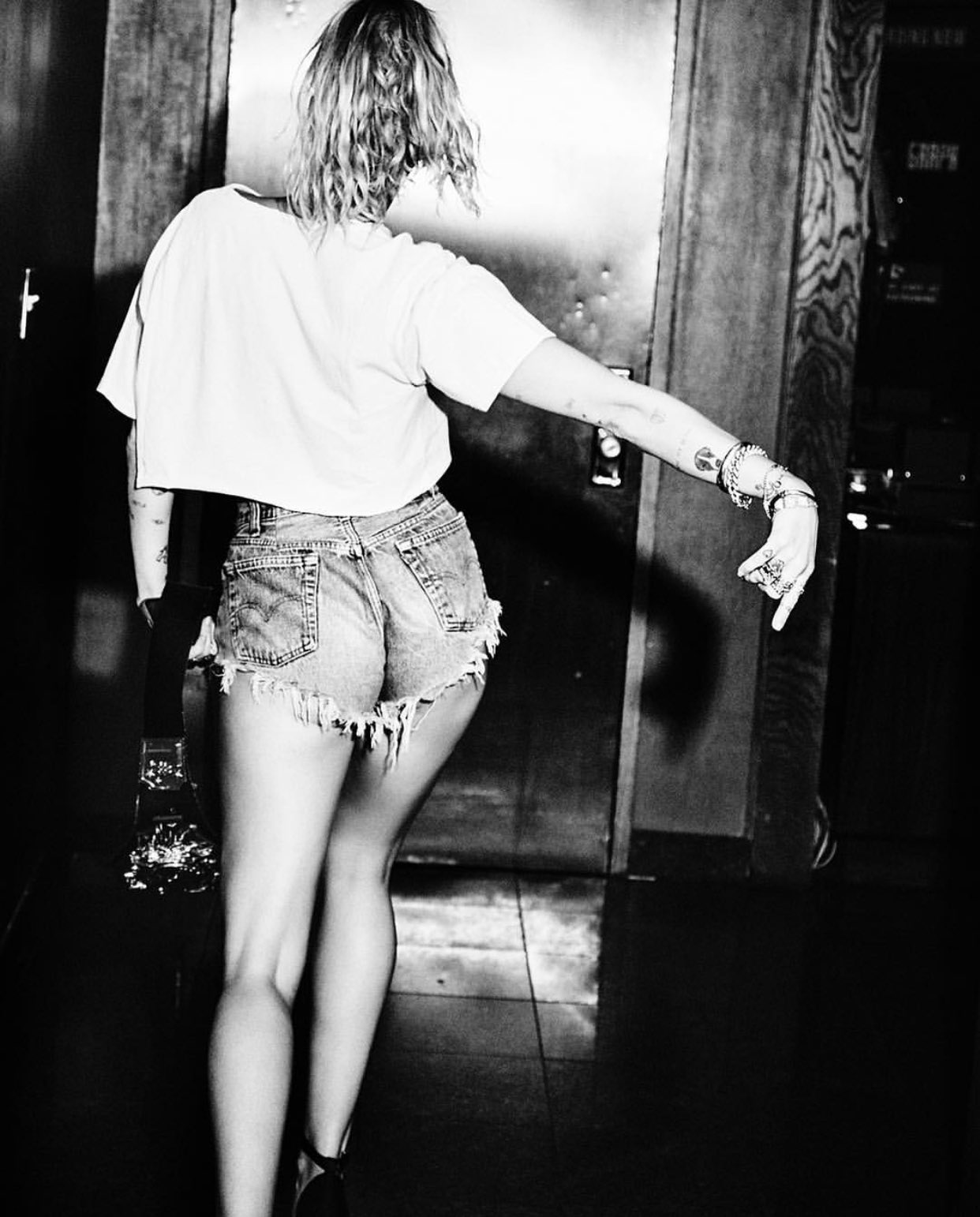 Miley Ray Cyrus You Can Stab Me In The Back But While You Re There Kiss My Ass Lisavanderpump Miley Ray Cyrus You Can Stab Me In The Back But While You Re There Kiss My Ass Lisavanderpump