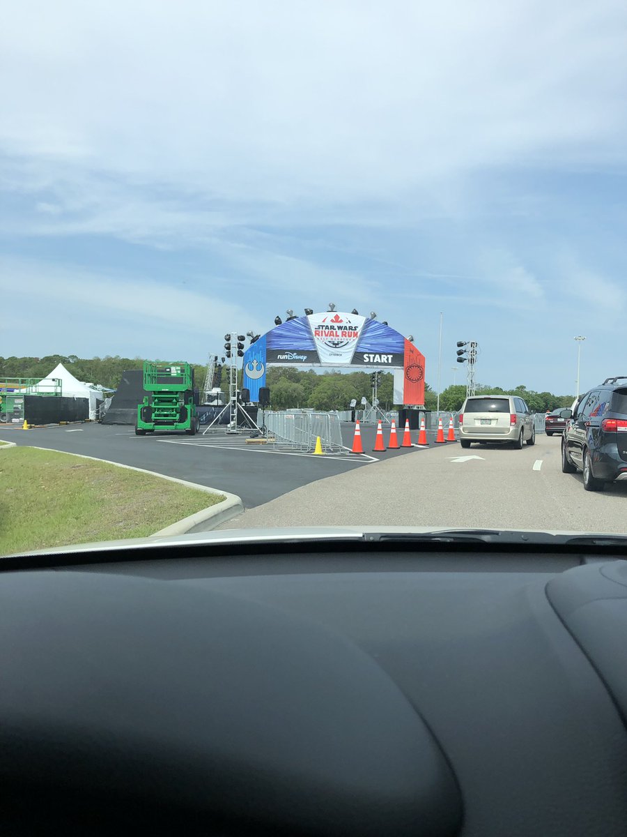 RunDisneyDude's tweet image. Twice in one day. At least it says Half Marathon instead of 10k. Ready to get this #RivalRun in the books. #StarWarsHalf