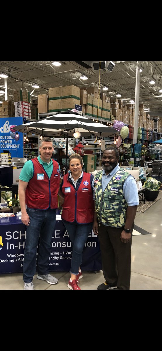 Jennifer484848's tweet photo. A fun day working in our Mooresville store with this team on Spring Black Saturday!  Crushing it!! https://t.co/2cRgreGvbI