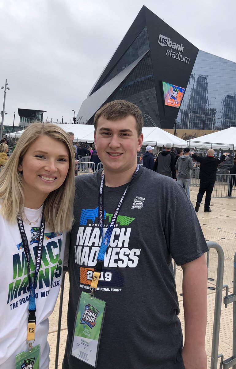 cobbersam7's tweet photo. Let’s Go!!! Have fun @carlysamuelson @mattsamuelson22 #Final4 #MarchMadneess https://t.co/rYTyNsUKBZ