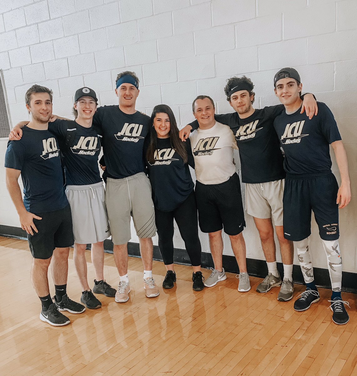 JCUGPhiB's tweet photo. thank you to all the sports teams who came out to play some volleyball and build strong girls this morning 🏐🌙 we appreciate you !! @jcusports https://t.co/JKuawj66s3