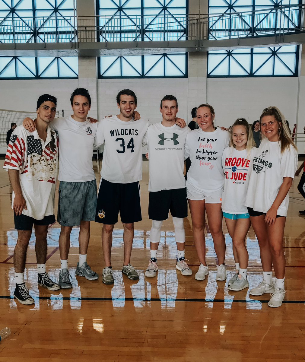 JCUGPhiB's tweet photo. thank you to all the sports teams who came out to play some volleyball and build strong girls this morning 🏐🌙 we appreciate you !! @jcusports https://t.co/JKuawj66s3
