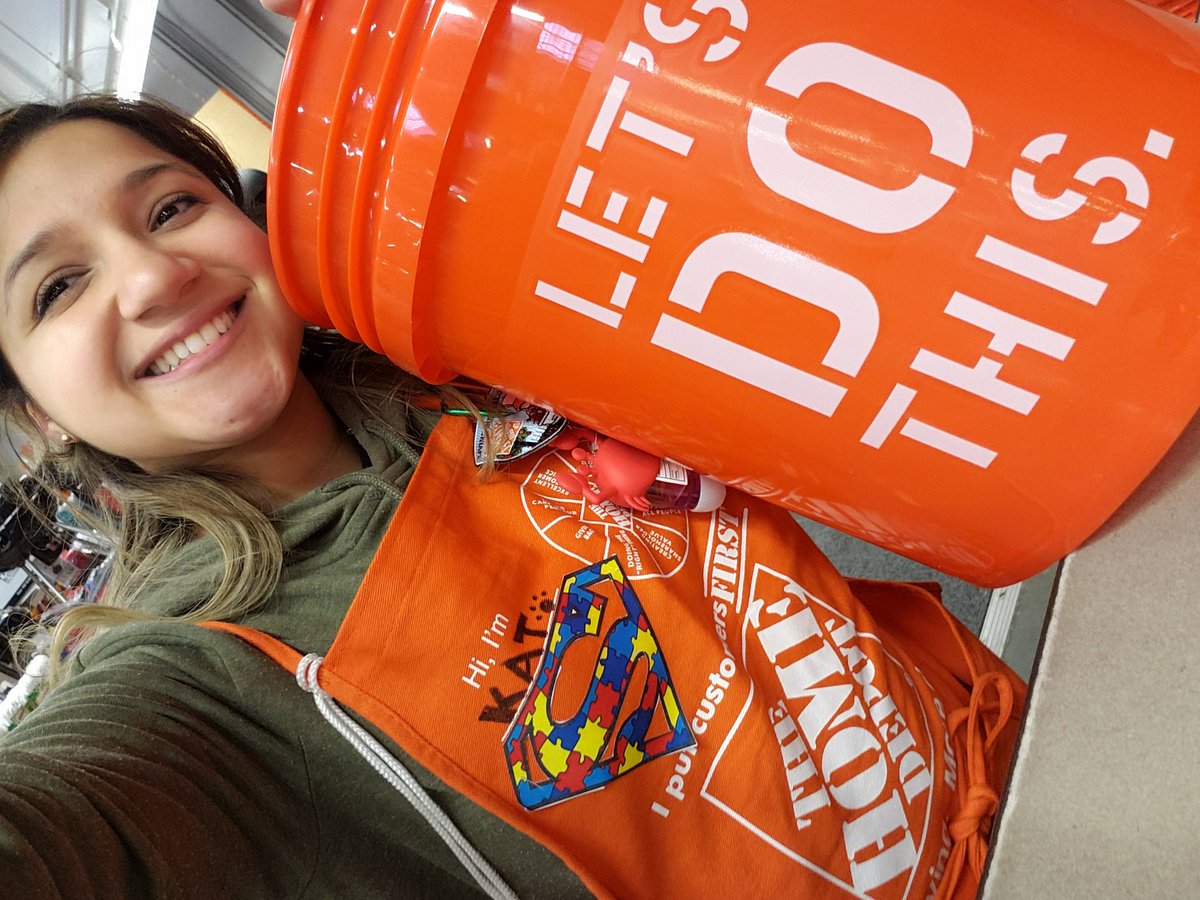 HDskipp_theGr8's tweet photo. #AutismAwarnessMonth Because I know a #SuperGirl with #Autism and she rocks! 😎🤙"Its not a disability...its a different ability" so #LetsDoThis
#UntilAllThePiecesFit #HomeDepot #AlwaysUnique https://t.co/ZDFwoP39pG