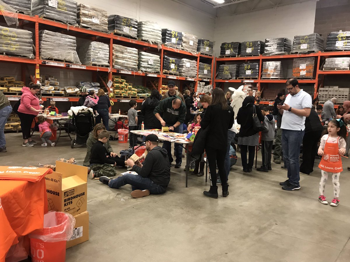 Dianaasds1252's tweet photo. So excited to have the Easter Bunny at our kids workshop
#1252istheplacetobe @Stratto1Clinton https://t.co/ii7QeDoQ4o