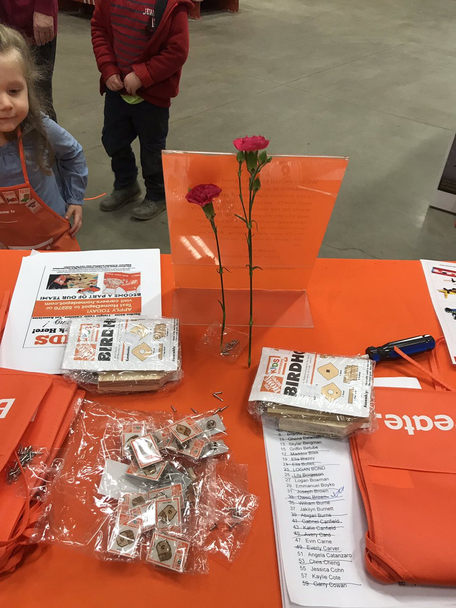Dianaasds1252's tweet photo. Carnations from our young customers. Makes our job worth it. #futureassociates #buildingstrongrelationships https://t.co/wC4GsepiI2