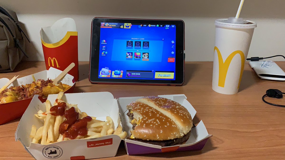 Cinco horas despues y aqui seguimos ... La ESL nos esta matando 🤦🏻‍♂️🤦🏻‍♂️ <a href="/CometaTeam/">Cometa</a>  #GoCometa