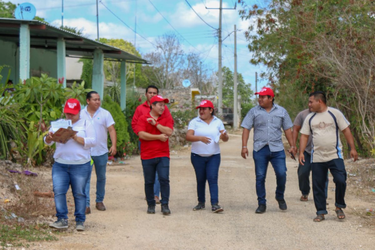 LimberthBencomo's tweet photo. Piedra a piedra los mayas construyeron sus pirámides, sol a sol los egipcios construyeron sus pirámides y nosotros barrio a barrio , colonia a colonia, construiremos el #PRI de Alejandro Moreno 🇲🇽💪🏻
Hoy en #Komchen y #SantaRita en el municipio de #Hopelchen https://t.co/VhFPKsA96m