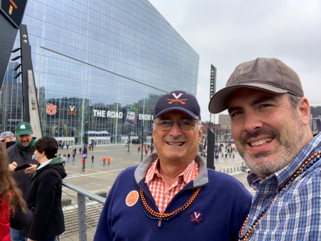 DickReass's tweet photo. Getting ready to root the #GoHoos to the National Championship. https://t.co/FKCxgqRa68