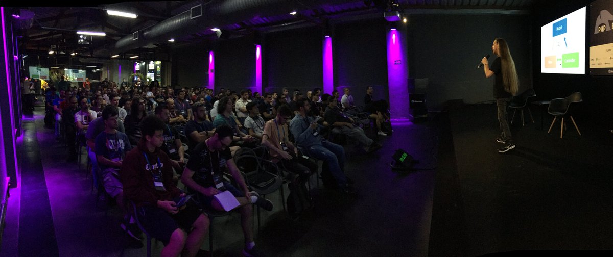 marcelgsantos's tweet image. O @netojoaobatista apresentando a sua palestra &apos;DDDesenvolvimento além dos frameworks&apos; no #PhpExperience no @iMasters. Um conversa muito franca sobre arquitetura, padrões e design de software. #php #phpsp #phpx2019