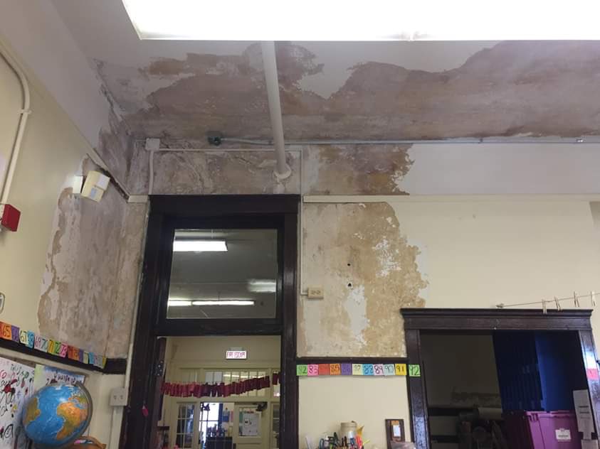 CTULocal1's tweet photo. The Chicago City Council has $1.3 billion in TIF dollars for Lincoln Yards, but this is what a public school looks like less than mile away from the mega-luxury real estate development. #RejectTheTIF #LincolnYards #LincolnYardsTIF https://t.co/aidbGrVjHN