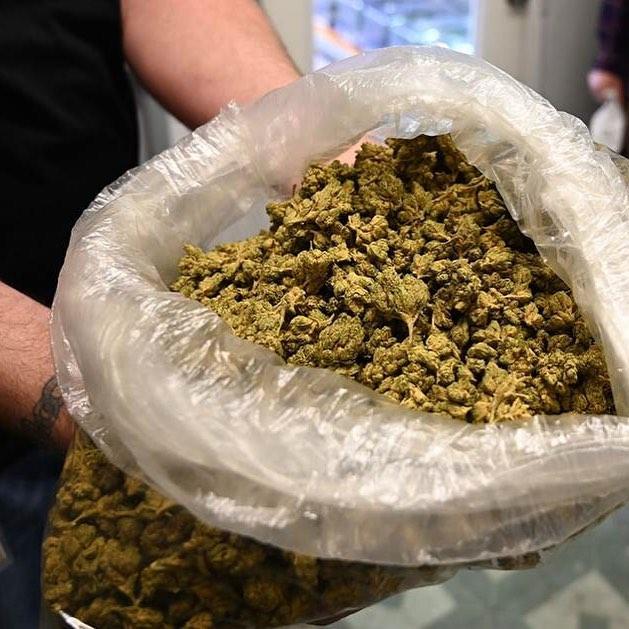 MiamiClubsApp's tweet photo. 🤷🏾‍♂️California has entered a potentially landmark legal fight against some of its own cities over one of the most basic questions in the nation's largest legal marijuana market: Where can you buy it?

Beverly Hills and 24 other local governments sued Ca… https://t.co/K1gylwT4q6 https://t.co/dxT3pl1Fcz