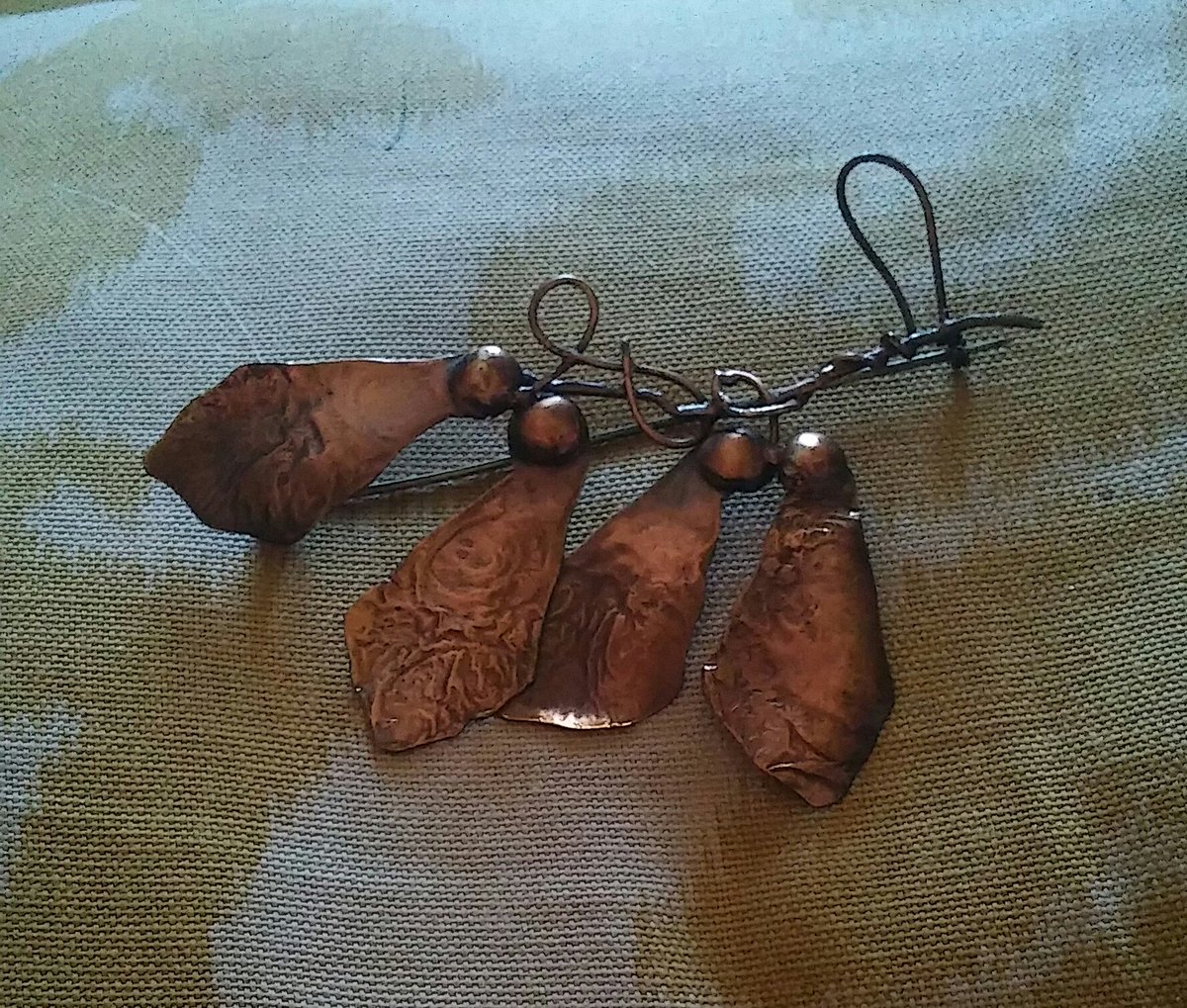 envisione's tweet photo. @sznecke @anne_camozzi @ColorsAndStones @PropitiousOn3 @GinlueArt @trena_nauta @kkelsey5678 @KuRoBaRaZa @MaggieMongoose Here is one of my favorite brooches. Copper, and perfect to pin on a pretty pashmina shawl! Love me some #MaplePods!
πππππ https://t.co/dpLHtOxH3b