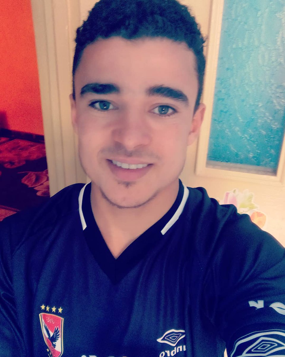 7sn3laa's tweet photo. ولو جنودك فقدوا العزيمه والروح ، فجمهورك هيكون ليك الحمي والأمان  💪
علي المره قبل الحلوه معاك يااهلي 🦅��
#YallaYaAhly https://t.co/OO6JQx4tRX
